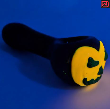 SMILING SQUASH HALLOWEEN HAND PIPE